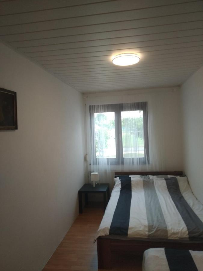 Chalupa V Merunkovem Sadu Sakvice Exterior photo